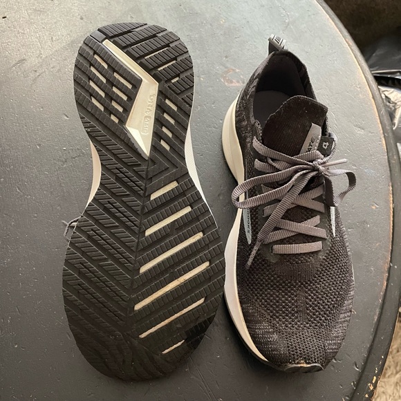 Brooks running shoes - Picture 3 of 4